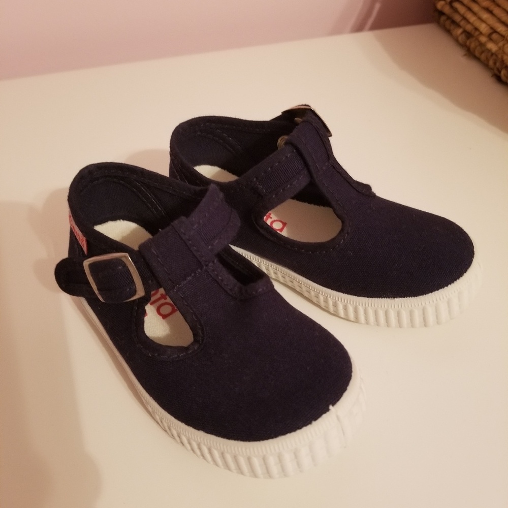 Cienta Navy Shoes with Snap, Size 6